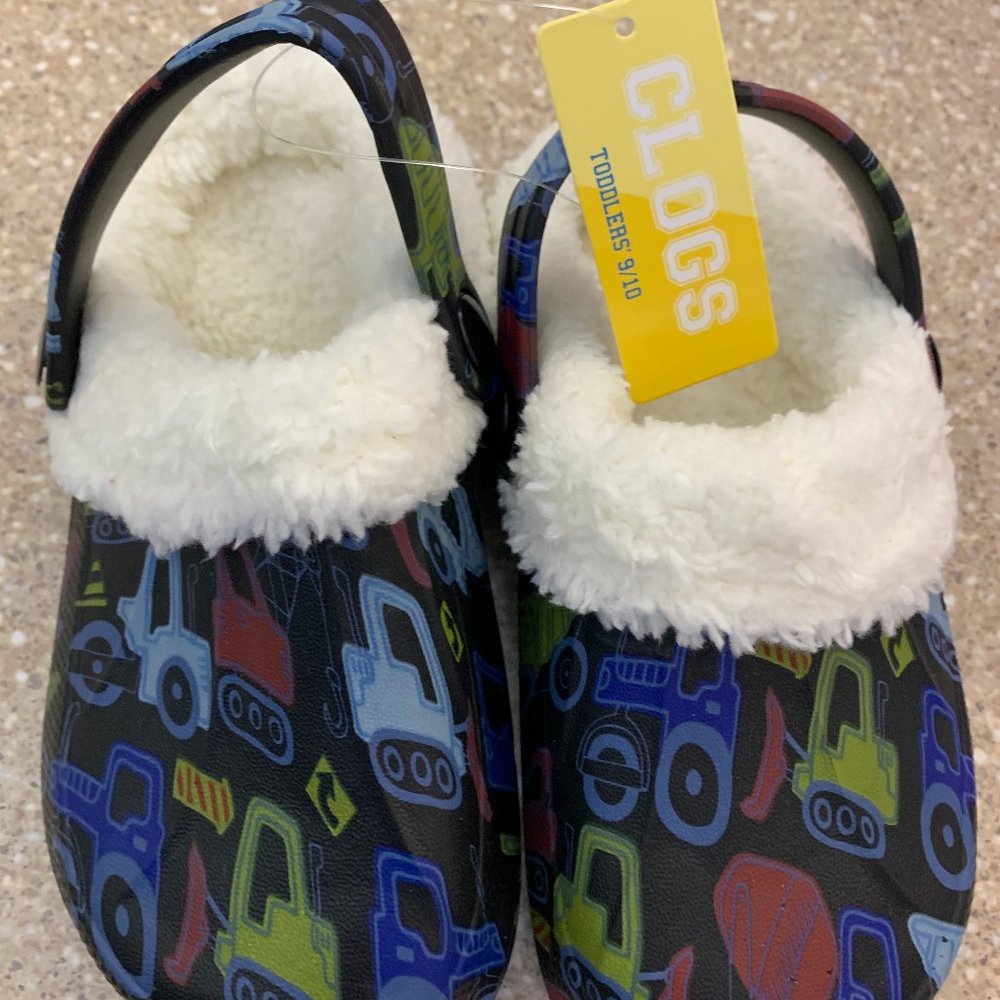 NWT Boys Truck Pattern Clogs - GINA GROUP
